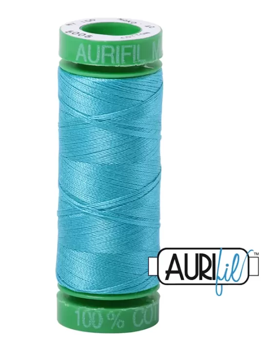 FIL COTON MAKO 40 AURIFIL 5005 Bright Turquoise - Petite bobine de 150 mètres