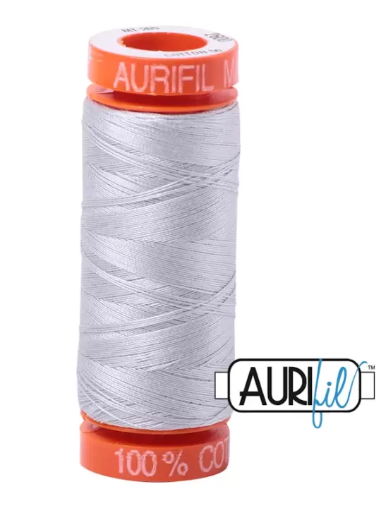 FIL COTON MAKO 50 AURIFIL 2600 Dove - Petite bobine de 200 mètres