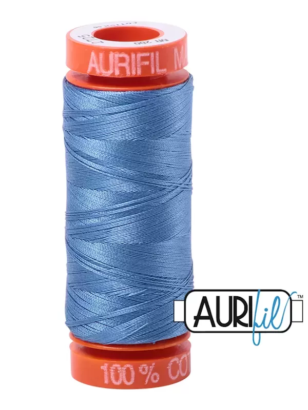 FIL COTON MAKO 50 AURIFIL 2725 Light Wedgewood - Petite bobine de 200 mètres