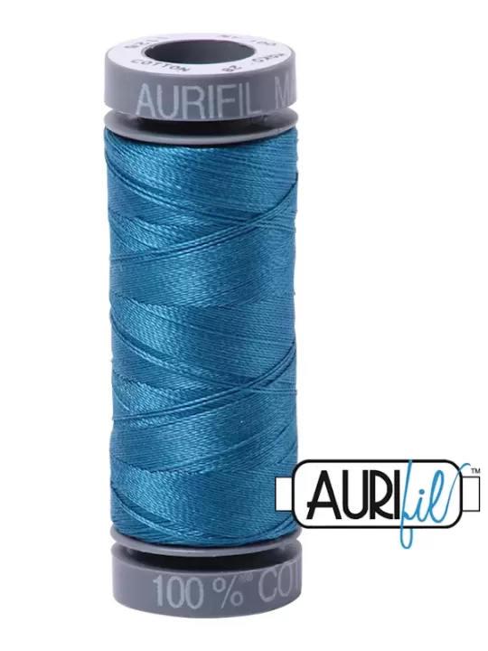 FIL COTON MAKO 28 AURIFIL 1125 Medium Teal - Petite bobine de 100 mètres