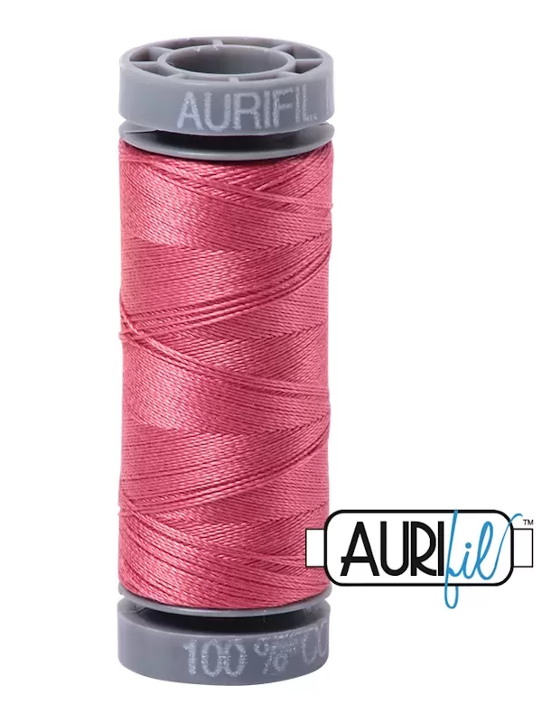 FIL COTON MAKO 28 AURIFIL 2440 Peony - Petite bobine de 100 mètres