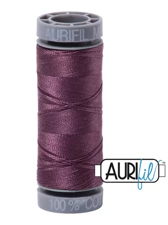 FIL COTON MAKO 28 AURIFIL 2568 Mulberry - Petite bobine de 100 mètres