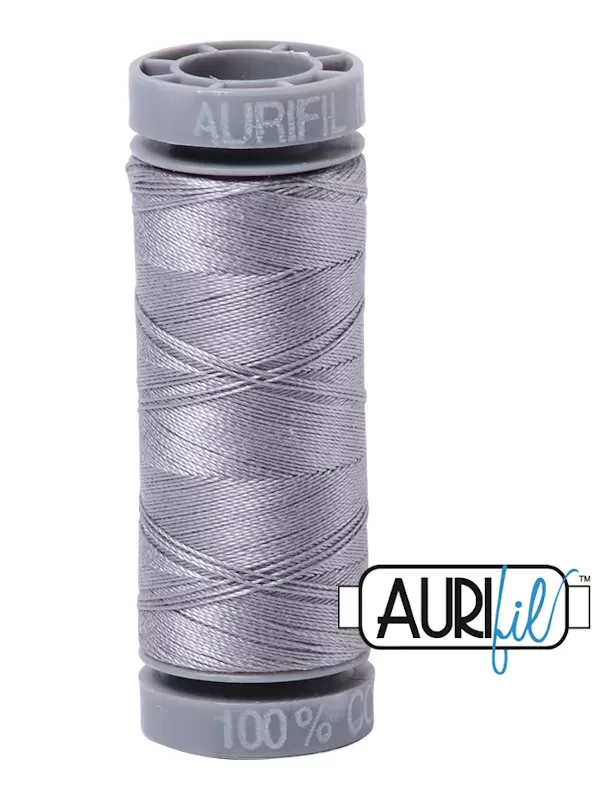 FIL COTON MAKO 28 AURIFIL 2606 Mist - Petite bobine de 100 mètres