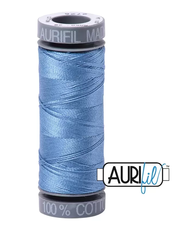 FIL COTON MAKO 28 AURIFIL 2725 Light Wedgewood - Petite bobine de 100 mètres