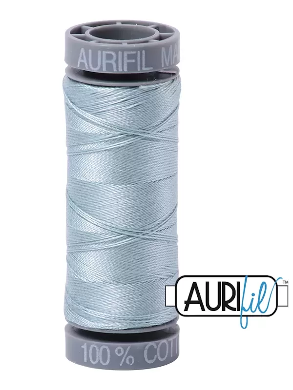 FIL COTON MAKO 28 AURIFIL 2847 Bright Grey Blue - Petite bobine de 100 mètres