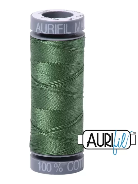 FIL COTON MAKO 28 AURIFIL 2890 Very Dark Grass Green - Petite bobine de 100 mètres