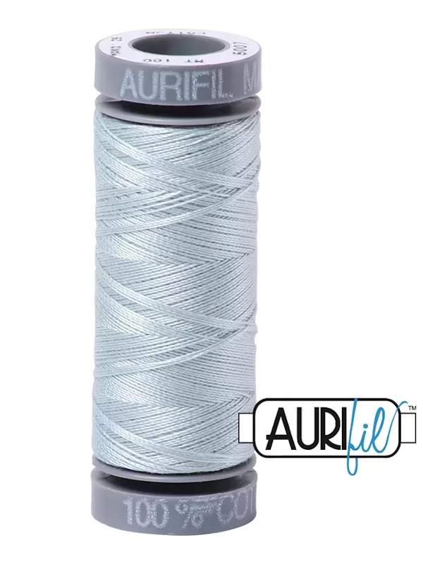 FIL COTON MAKO 28 AURIFIL 5007 Light Grey Blue - Petite bobine de 100 mètres