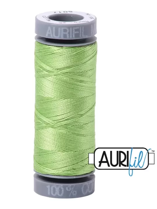 FIL COTON MAKO 28 AURIFIL 5017 Shining Green - Petite bobine de 100 mètres