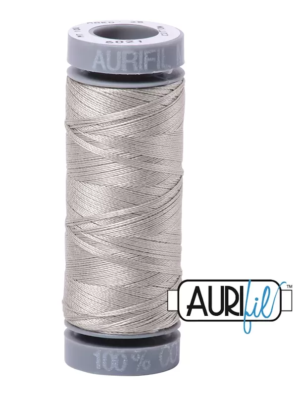 FIL COTON MAKO 28 AURIFIL 5021 Light Grey - Petite bobine de 100 mètres