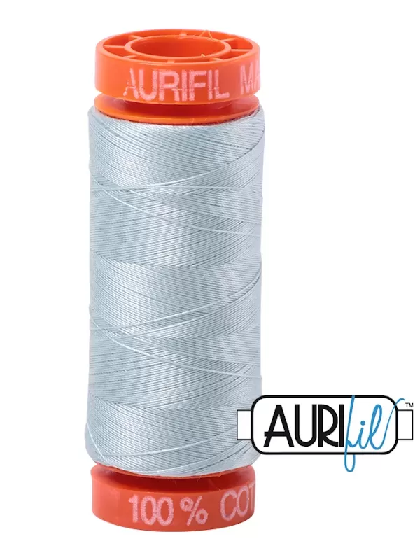 FIL COTON MAKO 50 AURIFIL 5007 Light Grey Blue - Petite bobine de 200 mètres