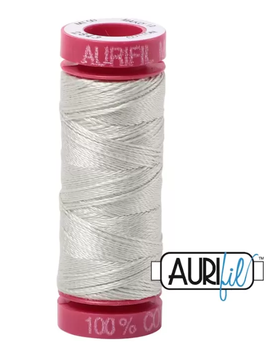 FIL COTON MAKO 12 AURIFIL 2843 Light Grey Green - Petite bobine de 50 mètres