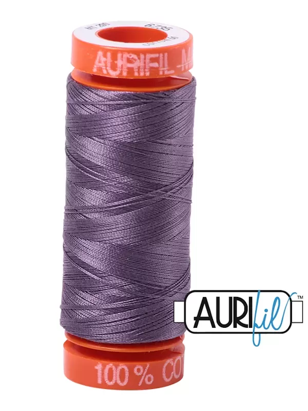 FIL COTON MAKO 50 AURIFIL 6735 Plumtastic - Petite bobine de 200 mètres