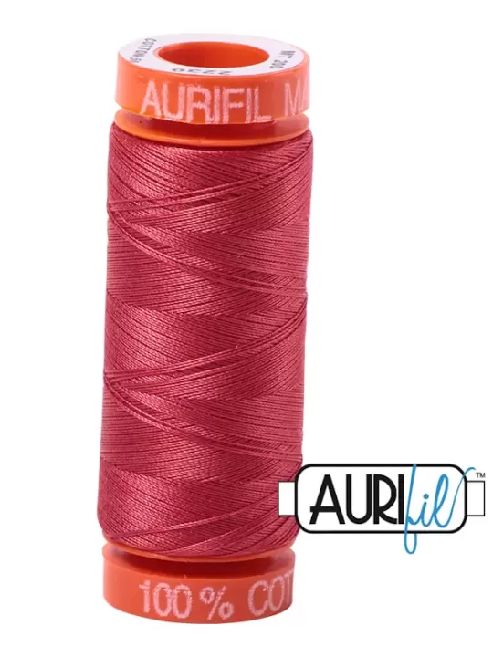 FIL COTON MAKO 50 AURIFIL 2230 Red Peony - Petite bobine de 200 mètres