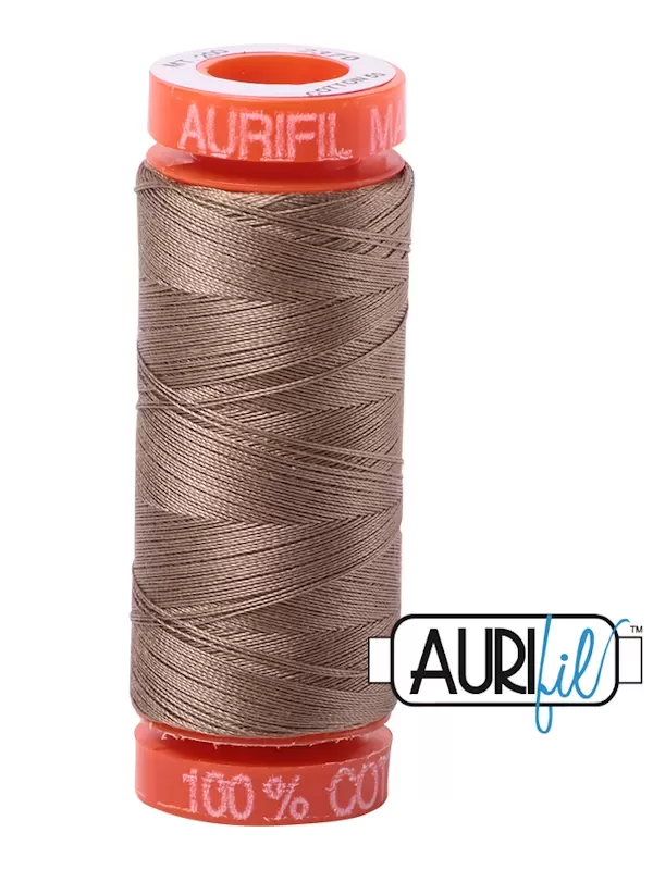 FIL COTON MAKO 50 AURIFIL 2370 Sandstone - Petite bobine de 200 mètres