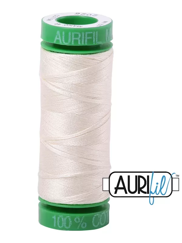 FIL COTON MAKO 40 AURIFIL 2026 Chalk - Petite bobine de 150 mètres