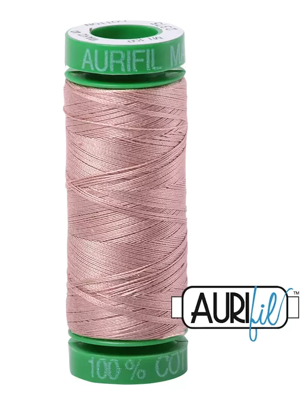 FIL COTON MAKO 40 AURIFIL 2375 Antique Blush - Petite bobine de 150 mètres