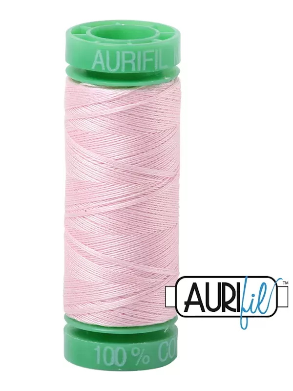 FIL COTON MAKO 40 AURIFIL 2410 Pale Pink - Petite bobine de 150 mètres