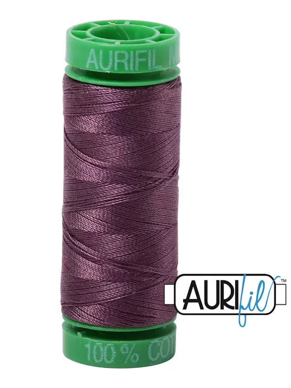 FIL COTON MAKO 40 AURIFIL 2568 Mulberry - Petite bobine de 150 mètres