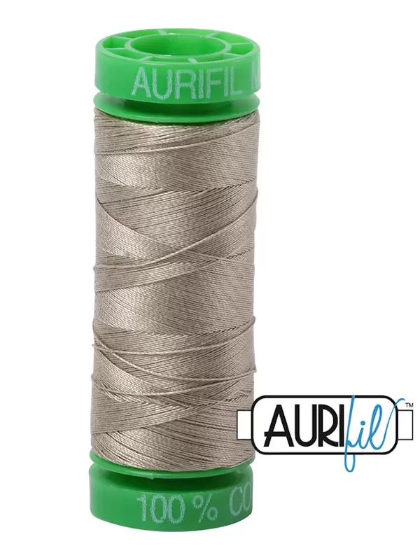 FIL COTON MAKO 40 AURIFIL 2900 Light Khaki Green - Petite bobine de 150 mètres