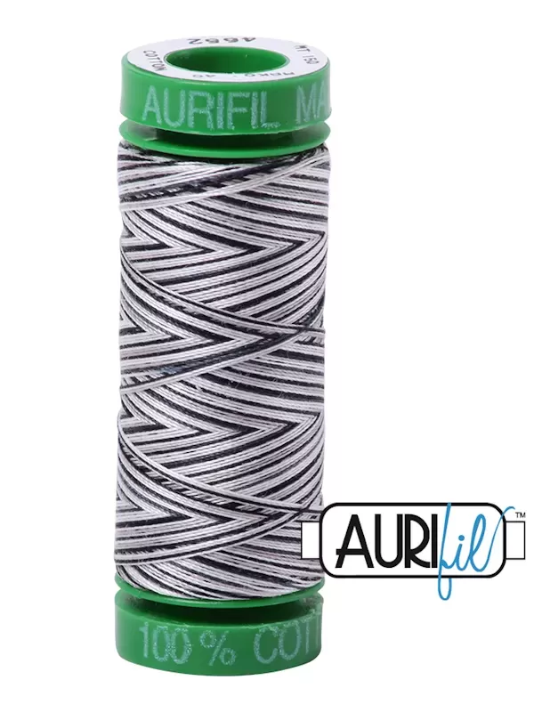 FIL COTON MAKO 40 AURIFIL 4652 Licorice Twist - Petite bobine de 150 mètres