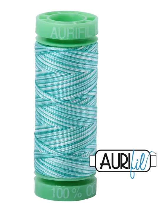 FIL COTON MAKO 40 AURIFIL 4654 Turquoise Foam - Petite bobine de 150 mètres